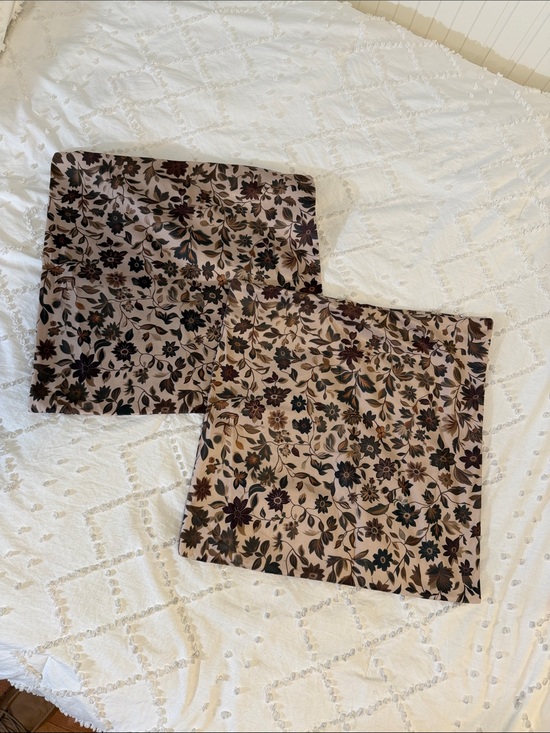Other - Floral Print Pillow Covers in Taupe and Brown nwot